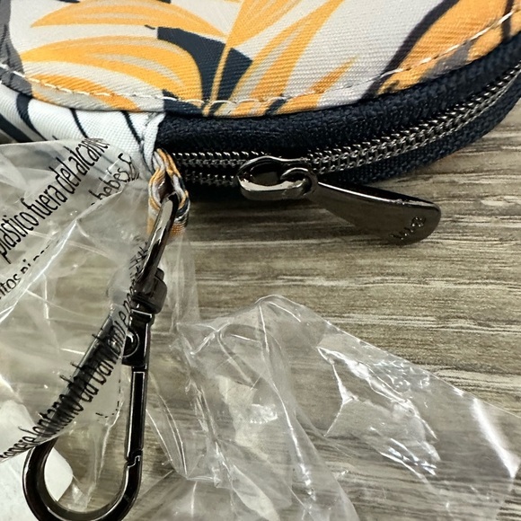 💛Lily White Leaf Print Pouch💛 - Picture 6 of 12